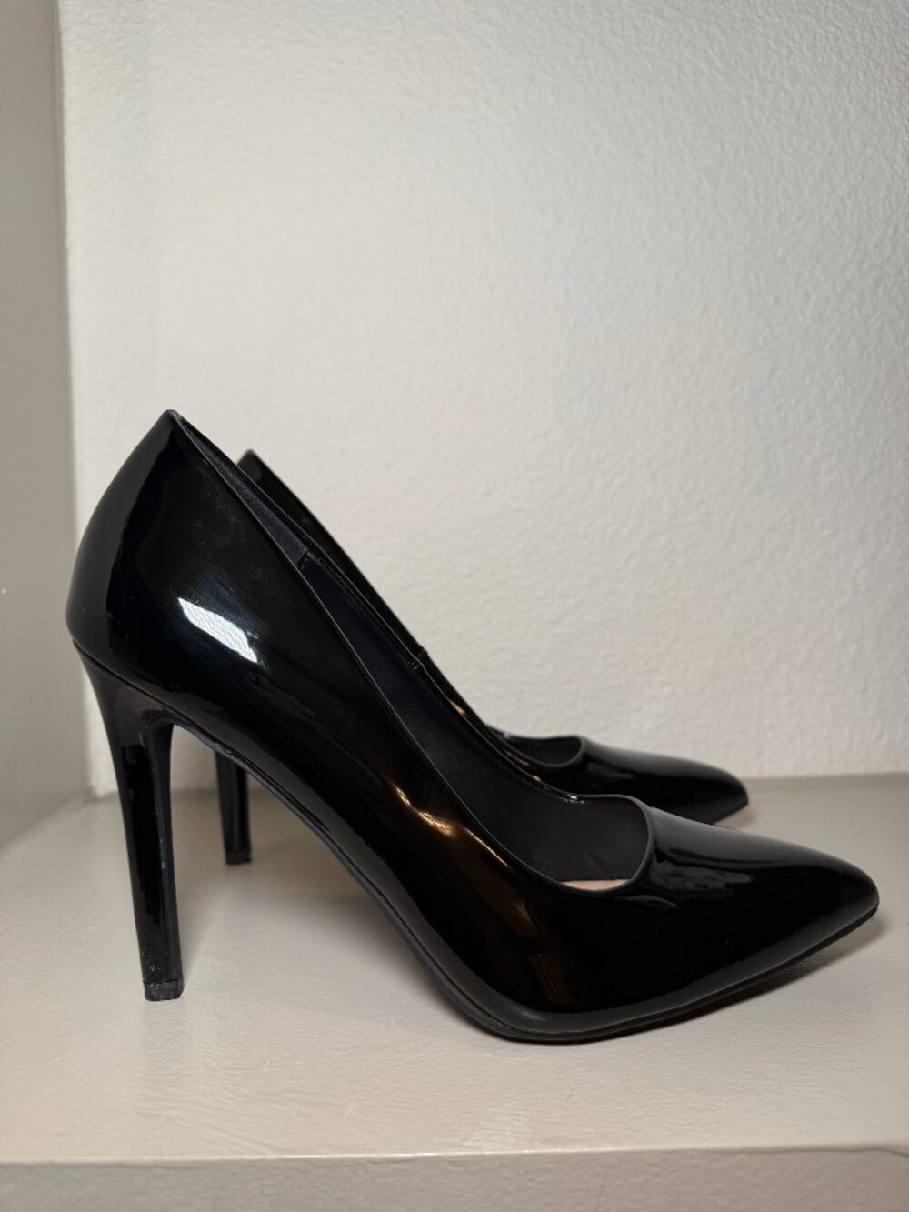 Y Not? Black Scheme Pumps, Size 8.5